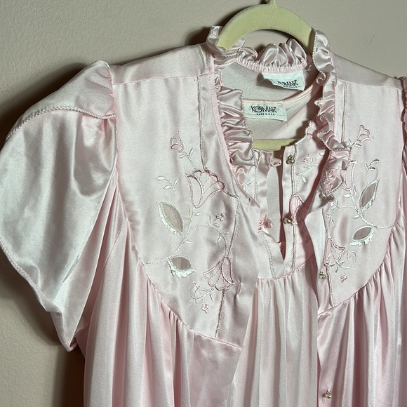 Set of Komar Vintage Light Pink Embroidered Chemise and Robe size small - Picture 3 of 14
